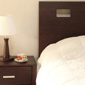 Dormitorio-cama-y-veladora