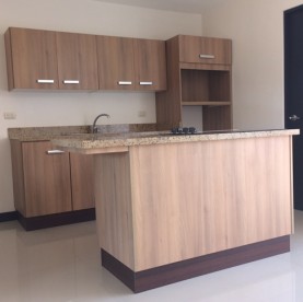 Cocina en acabado madera en Condominios Palma Real