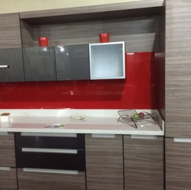 mueble-cocina-gris-y-rojo