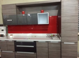 mueble-cocina-gris-y-rojo